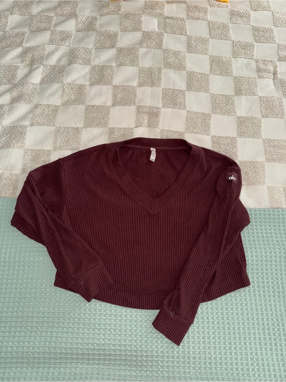 Alo Yoga Muse Ribbed Crop Pullover in‎ cherry cola M